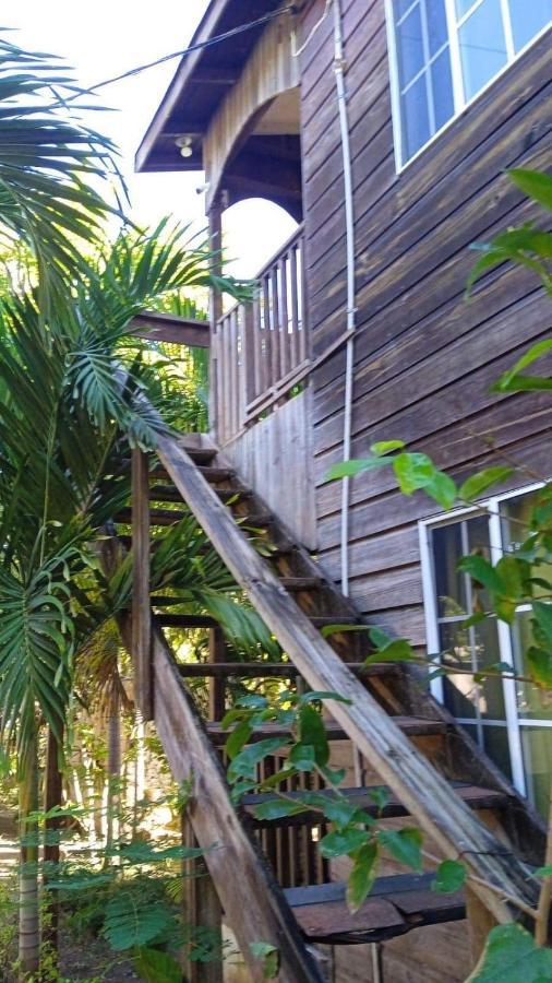 T&T - Tatty And Tony Guesthouse Negril Quarto foto