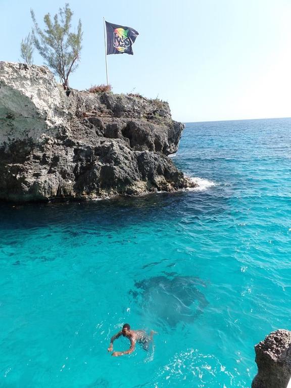 T&T - Tatty And Tony Guesthouse Negril Quarto foto