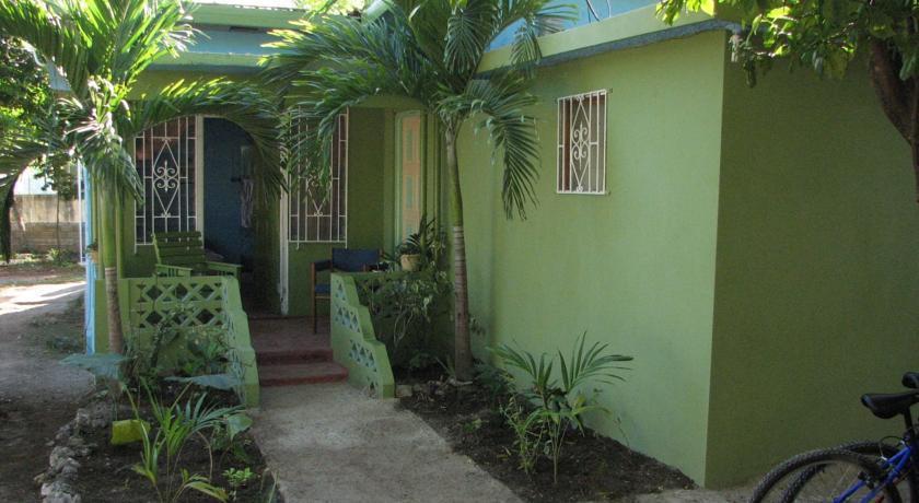 T&T - Tatty And Tony Guesthouse Negril Quarto foto